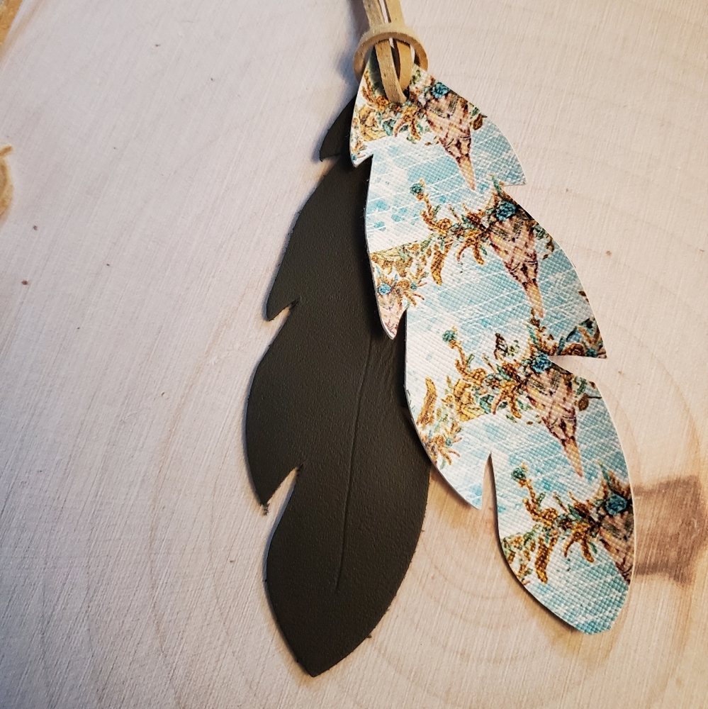 Purse charm dream catcher feathers, skull Keychain, Feather Keychain, Gift Ide…